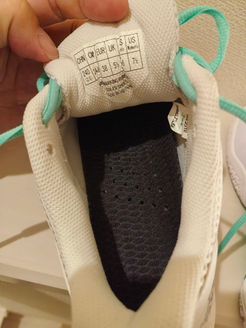 美品　YONEX パワークッションエクリプションZウィメン24CM