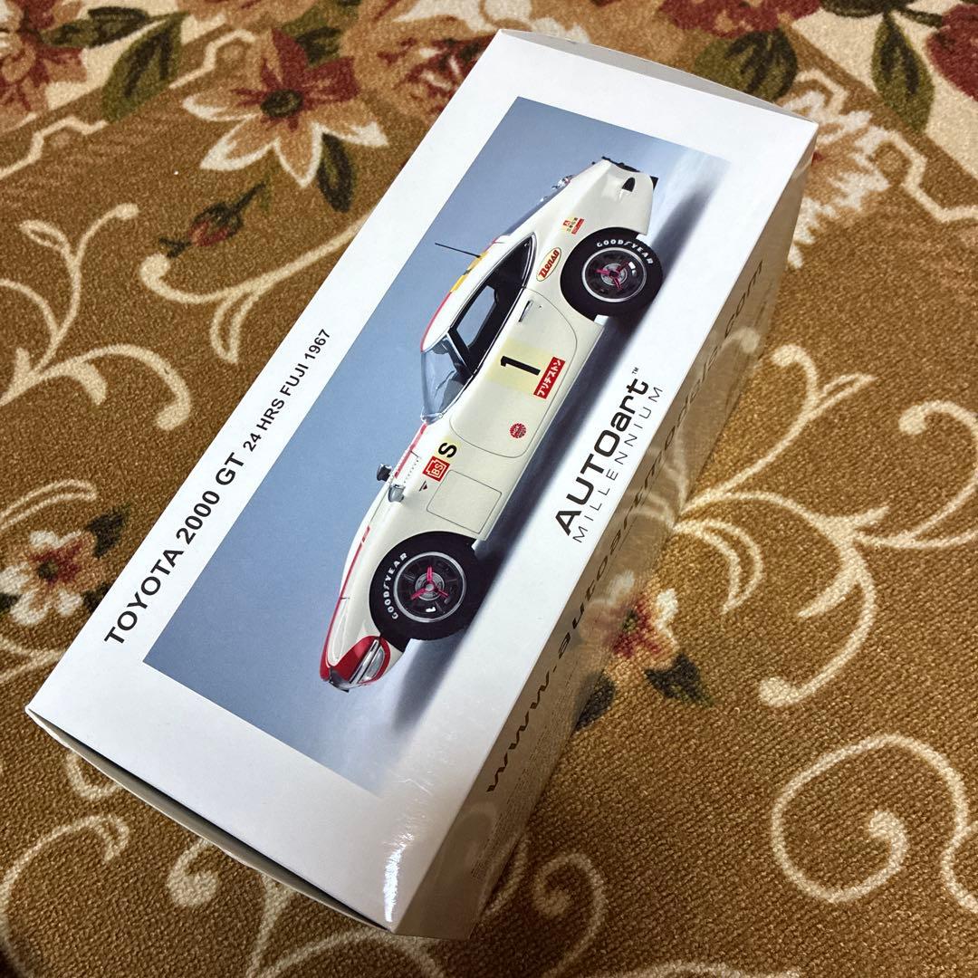 オートアート　TOYOTA 2000 GT 1:18