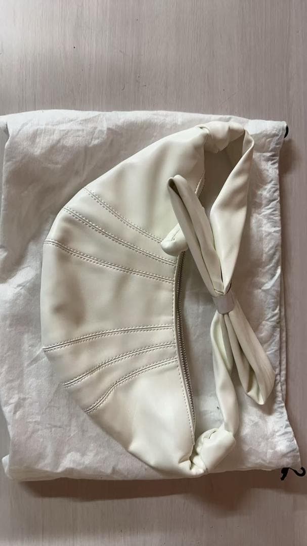 【極美品】LEMAIRESmallCroissant Bag ホワイト ルメール