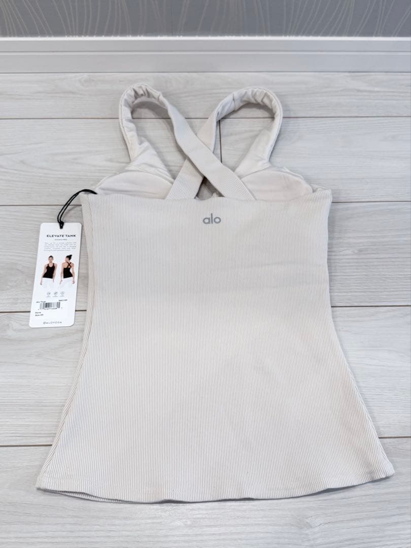 【新品タグ付】alo yoga アロヨガタンクトップ Elevate tank