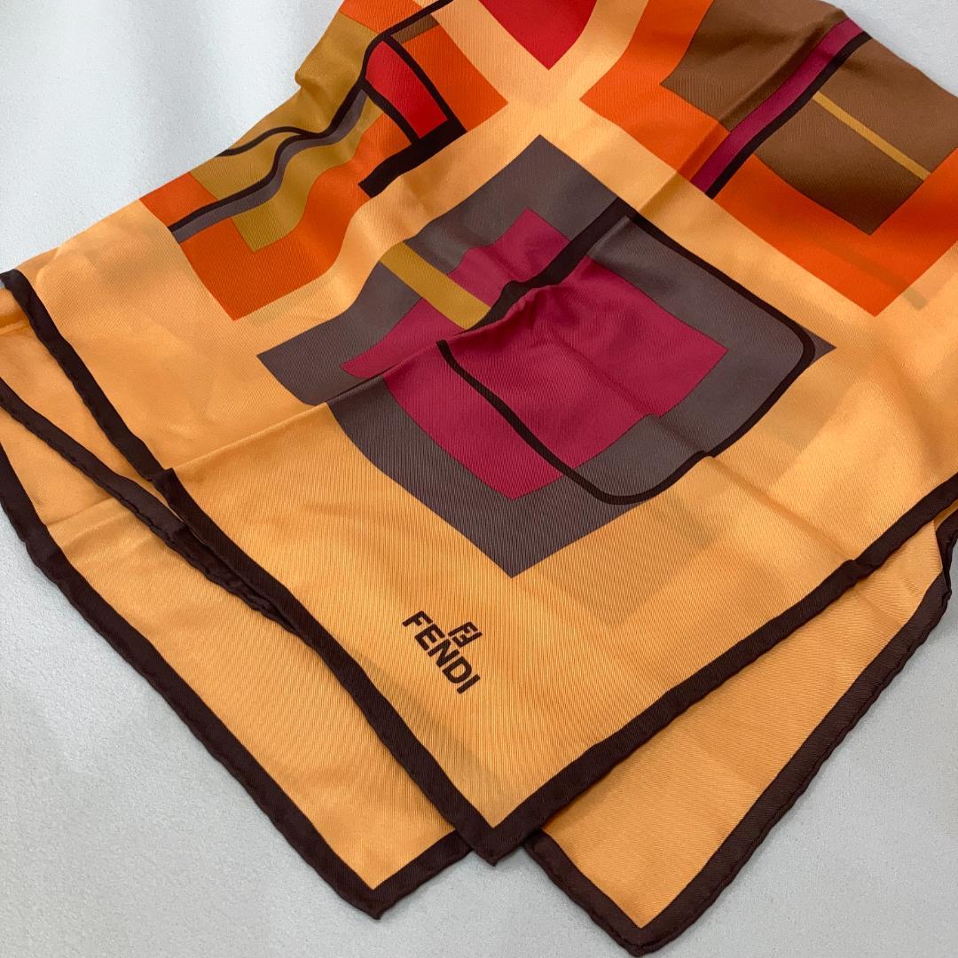 新品タグ付き⭐フェンディ FENDI シルクスカーフ 大判 箱付き 正規品