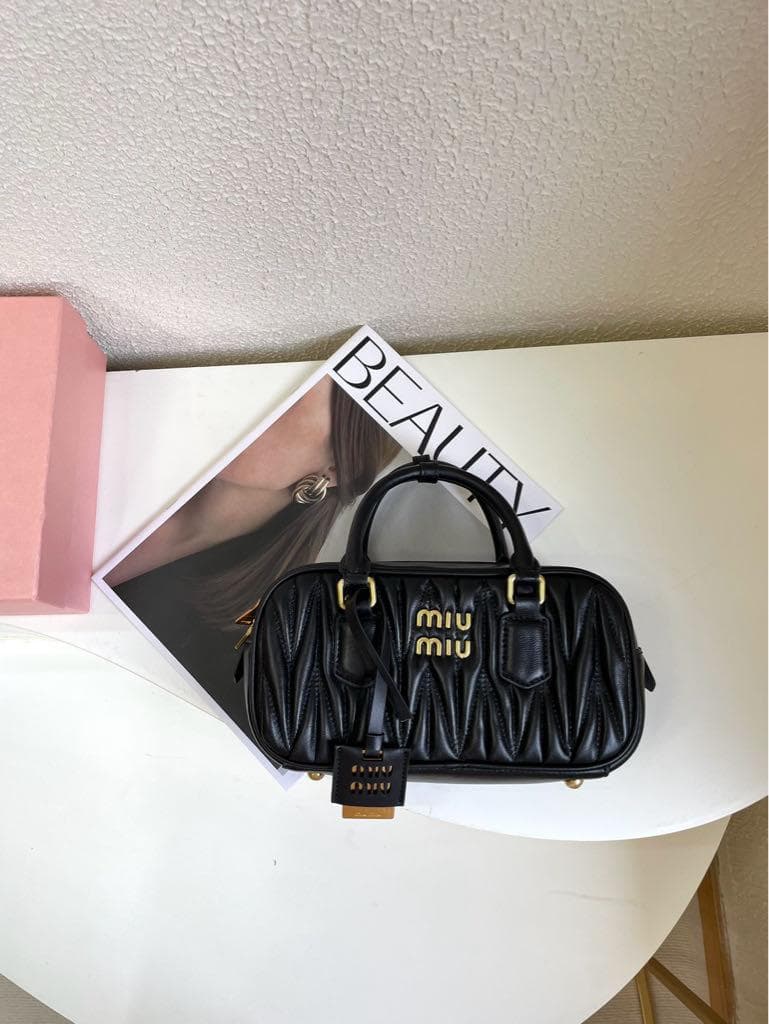 Miu Miu マトラッセ ボストンバッグ 2way ハンドバッグ