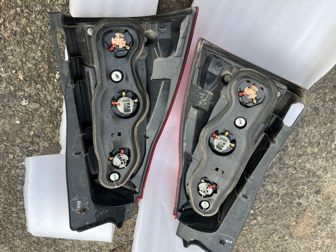 【美品】215 ハイラックスサーフ 後期 純正LEDテールランプ 左(助手席側)