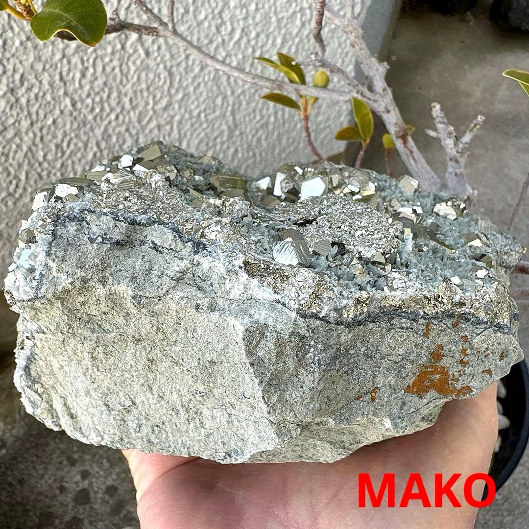 M1923☆パイライト共生水晶クラスター1.4Kg☆尾太鉱山産☆N20845