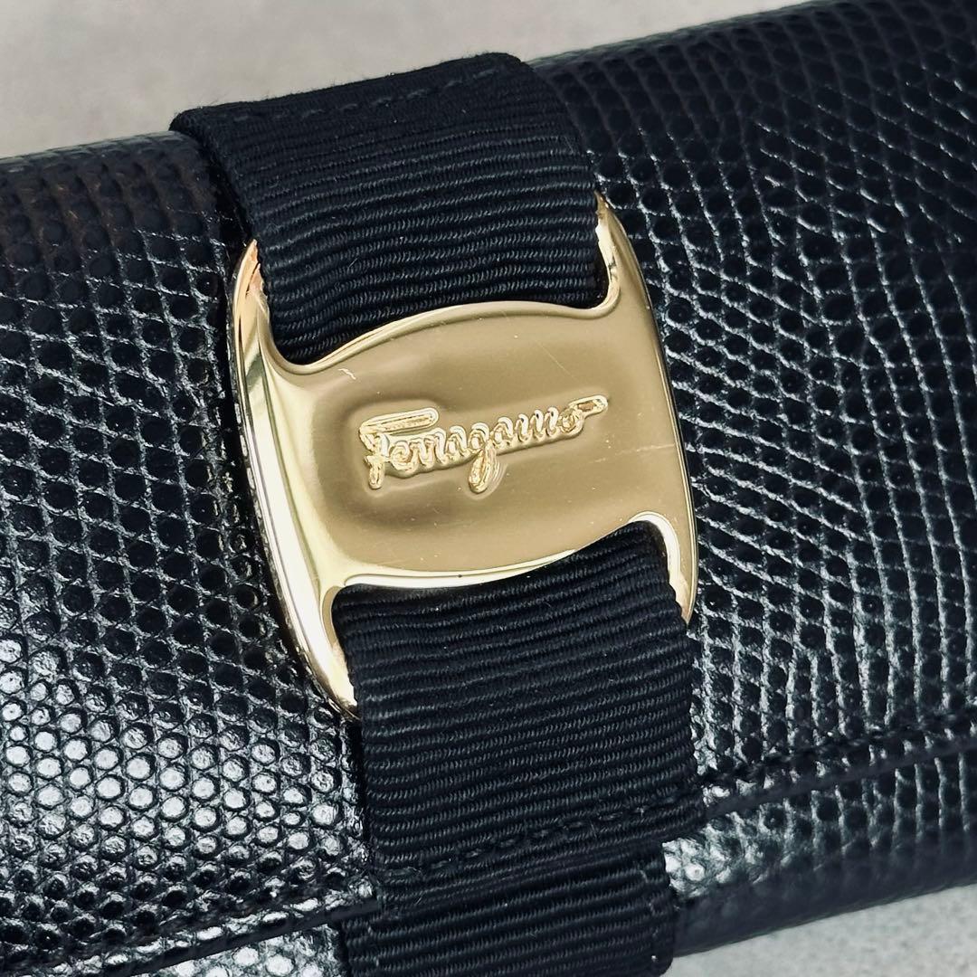 未使用✨ Ferragamo ヴァラ　リザード型押し　キーケース　ゴールド金具