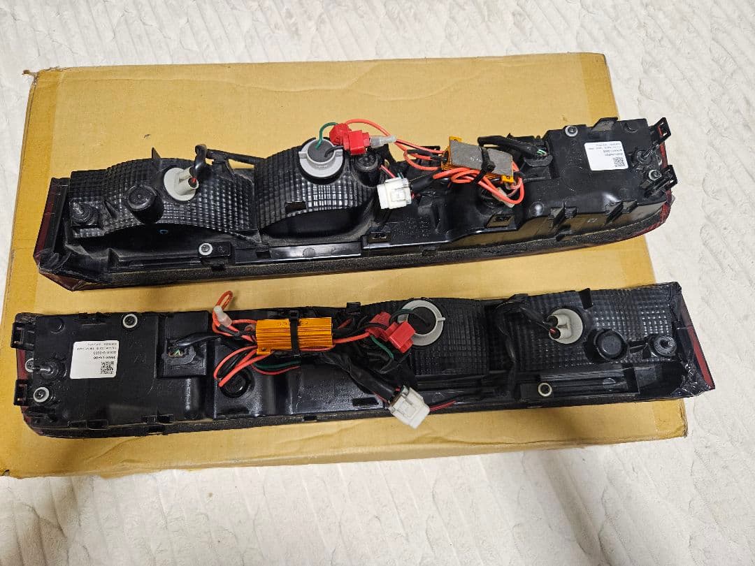 スズキ　エヴリイda17w純正テールランプ