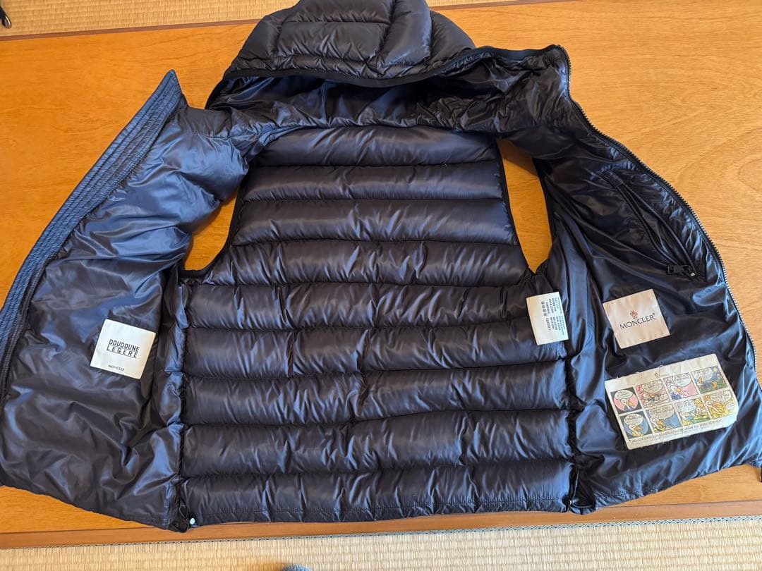 MONCLER ネイビーフード付きダウンベスト