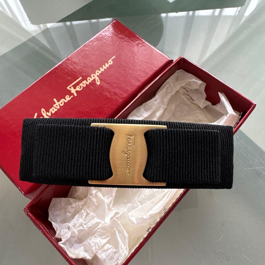 Salvatore Ferragamo ブラックヘアクリップ