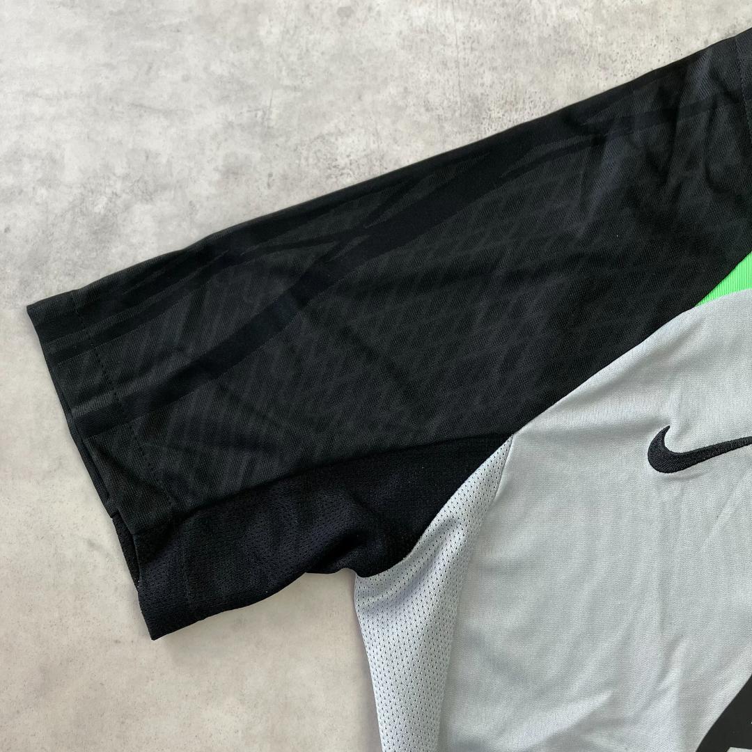 美品　NIKE　リヴァプールFC　ストライクトップ トレーニングトップAXA