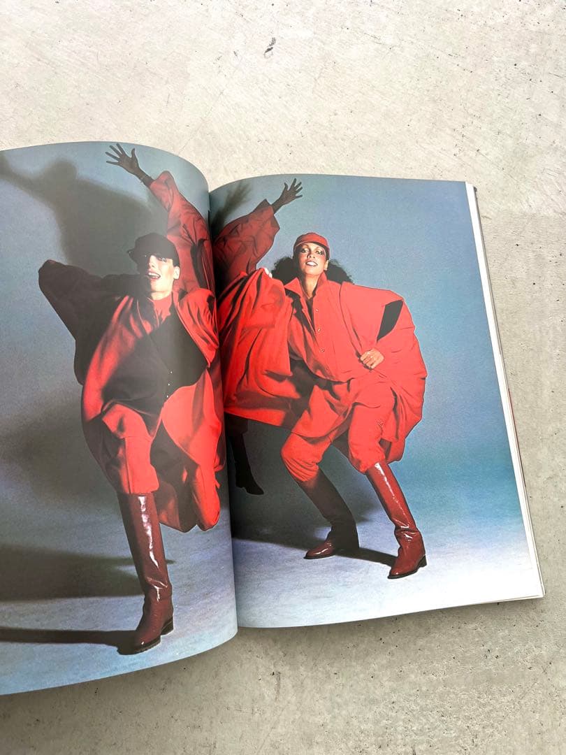 ISSEY MIYAKE　East Meets West　三宅一生の発想と展開