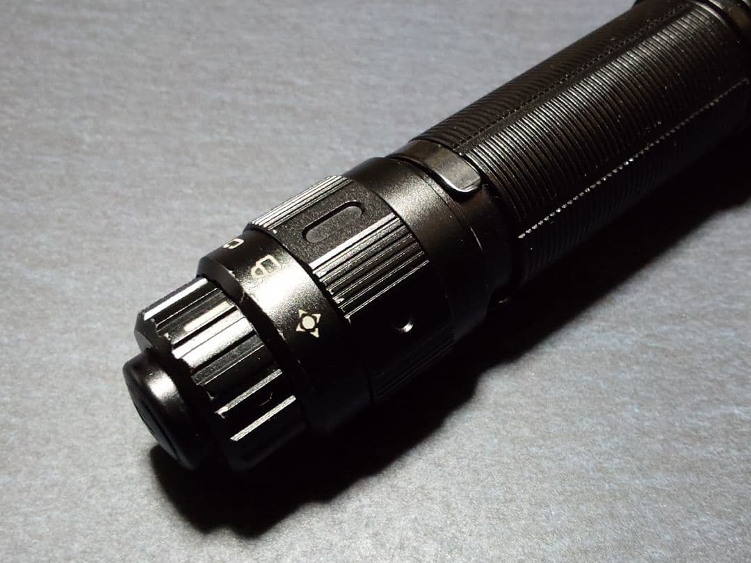 FENIX TK11TAC 懐中電灯