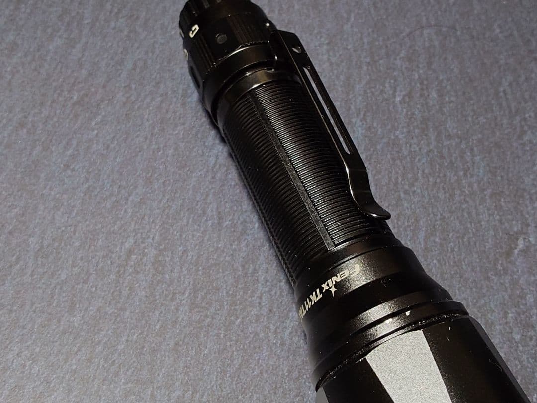 FENIX TK11TAC 懐中電灯