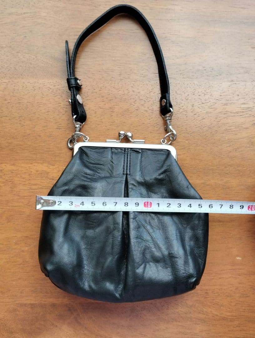 【新品】pour deux プルドゥ　黒革　レザーハンドバッグ　ポーチ　がま口