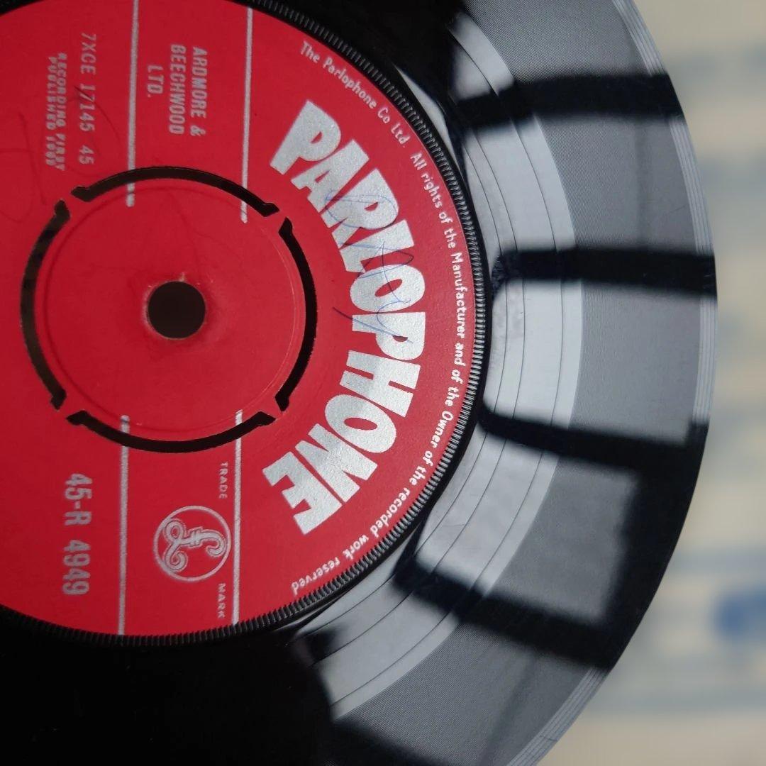 UK盤初回THE BEATLES LOVE ME DO