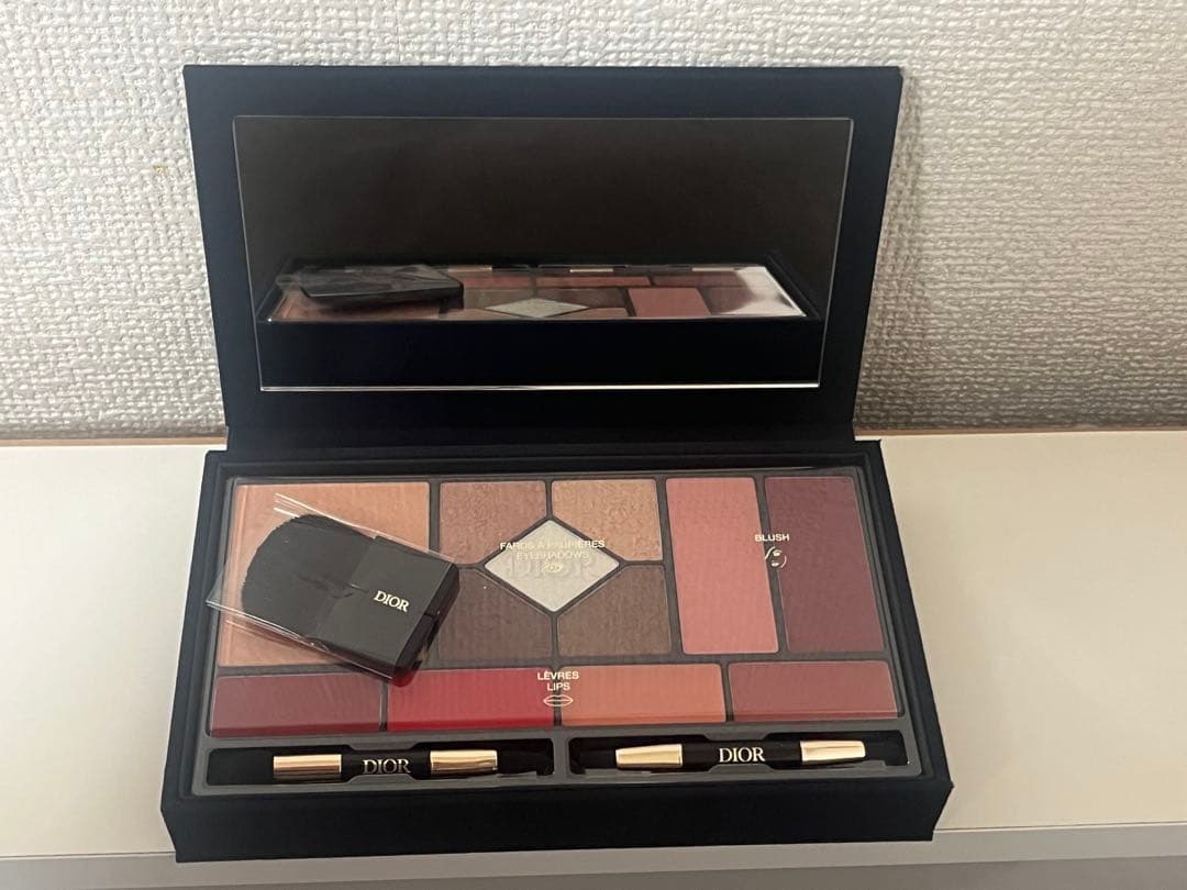 Dior クリスマスコフレ 2023 エクランクチュールマルチユースパレット