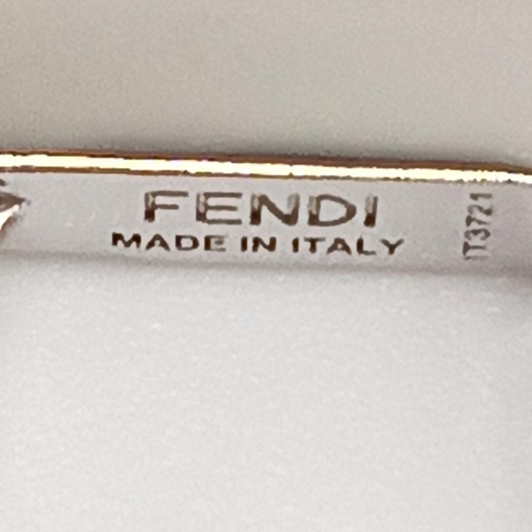 フェンディ　ピアス　シルバーカラー