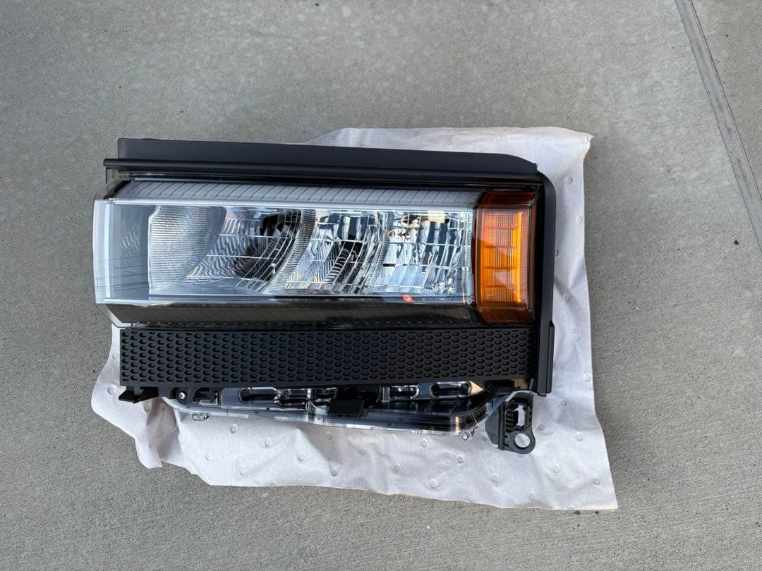 【新品未使用】ランクル250 純正ヘッドライト
