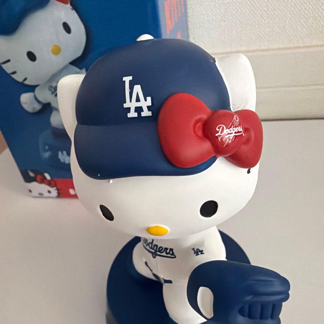 Hello Kitty×ドジャース ボブルヘッド 陶器のような重厚感