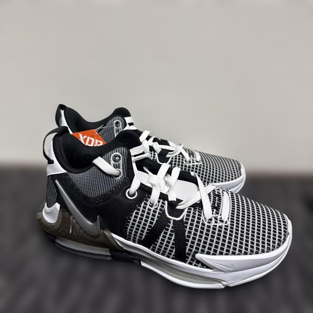 Nike バスケットボールシューズ ブラック/ホワイト