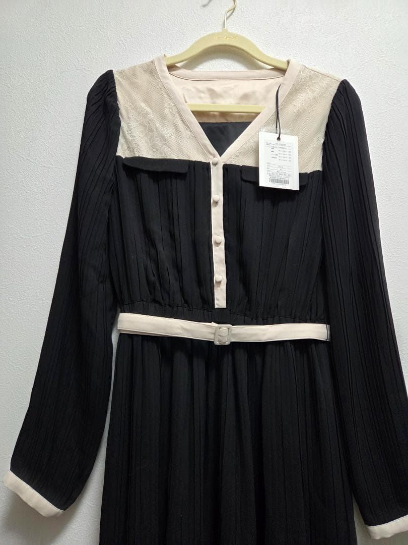 新品herlipto Point Lace Pleated Dress 黒