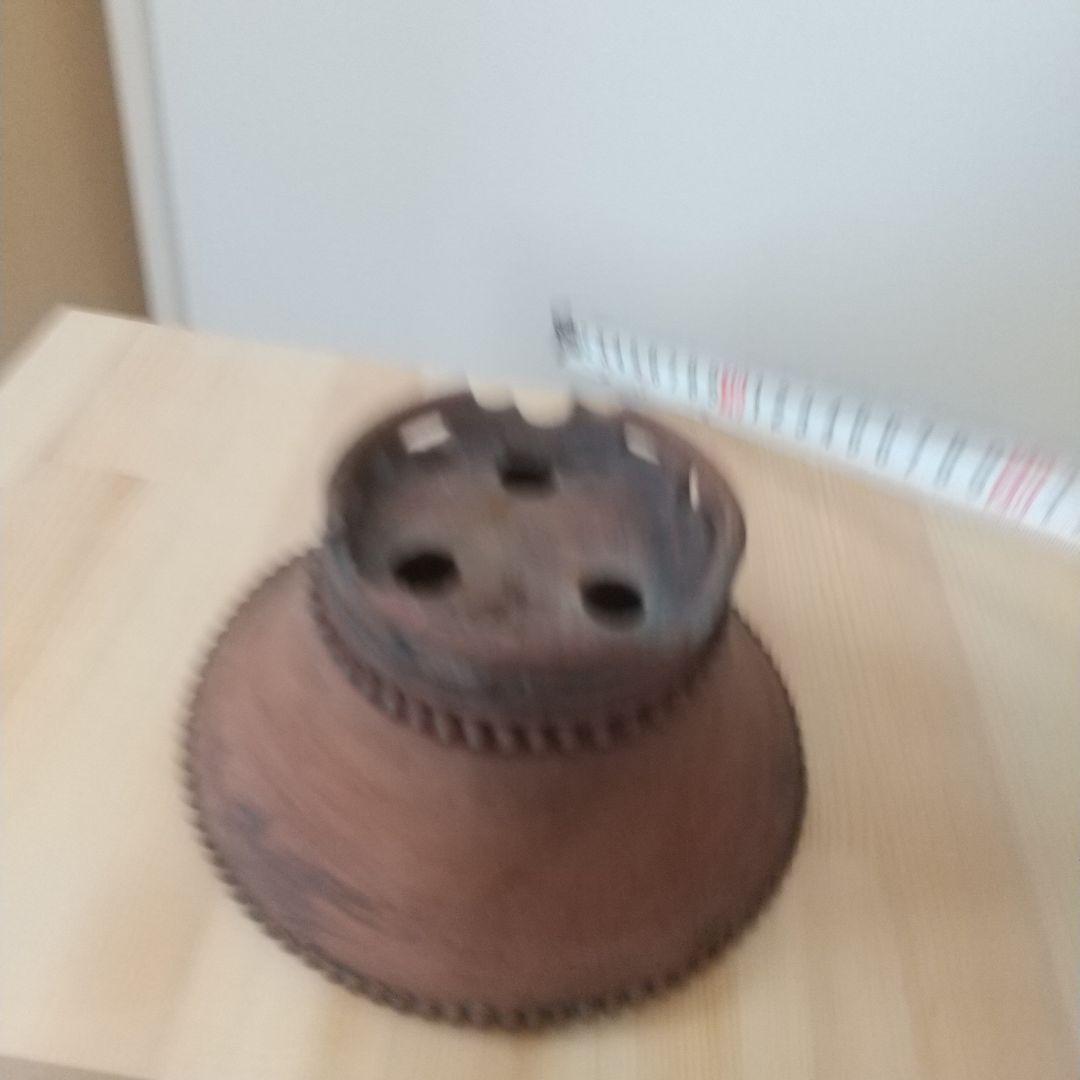 陶器製 円形花器 鋲打ち手彫り模様 富船植木鉢