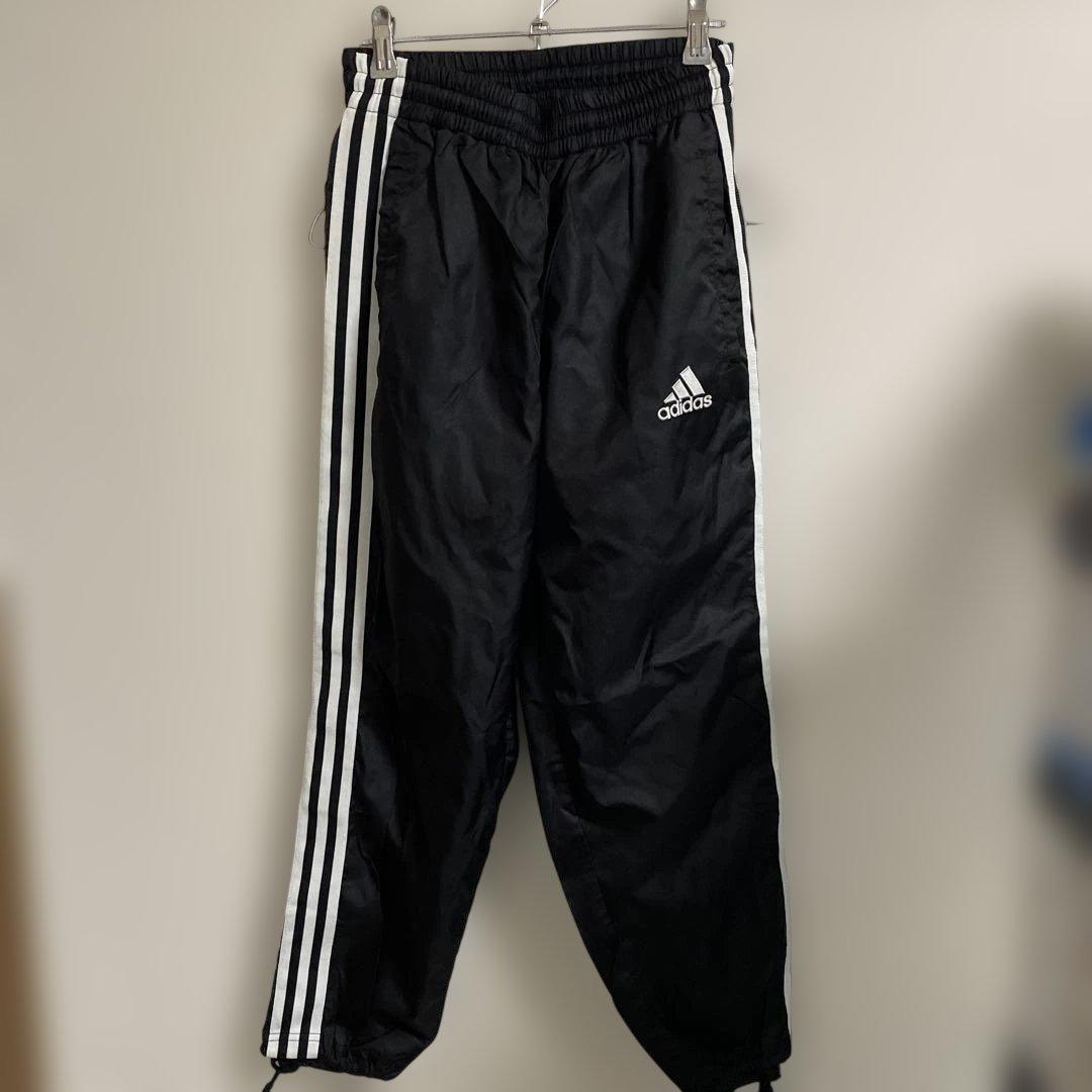 adidas（アディダス）ヴィンテージ感漂うナイロンセットアップ上下セット