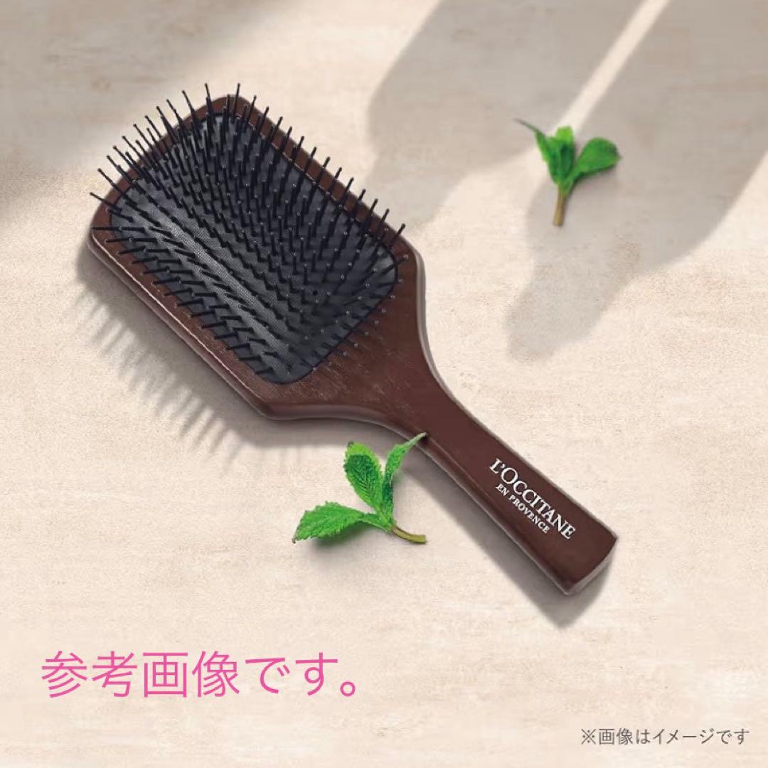 ロクシタン ファイブハーブス リペアリング ヘアケア商品とウッドパドルブラシ