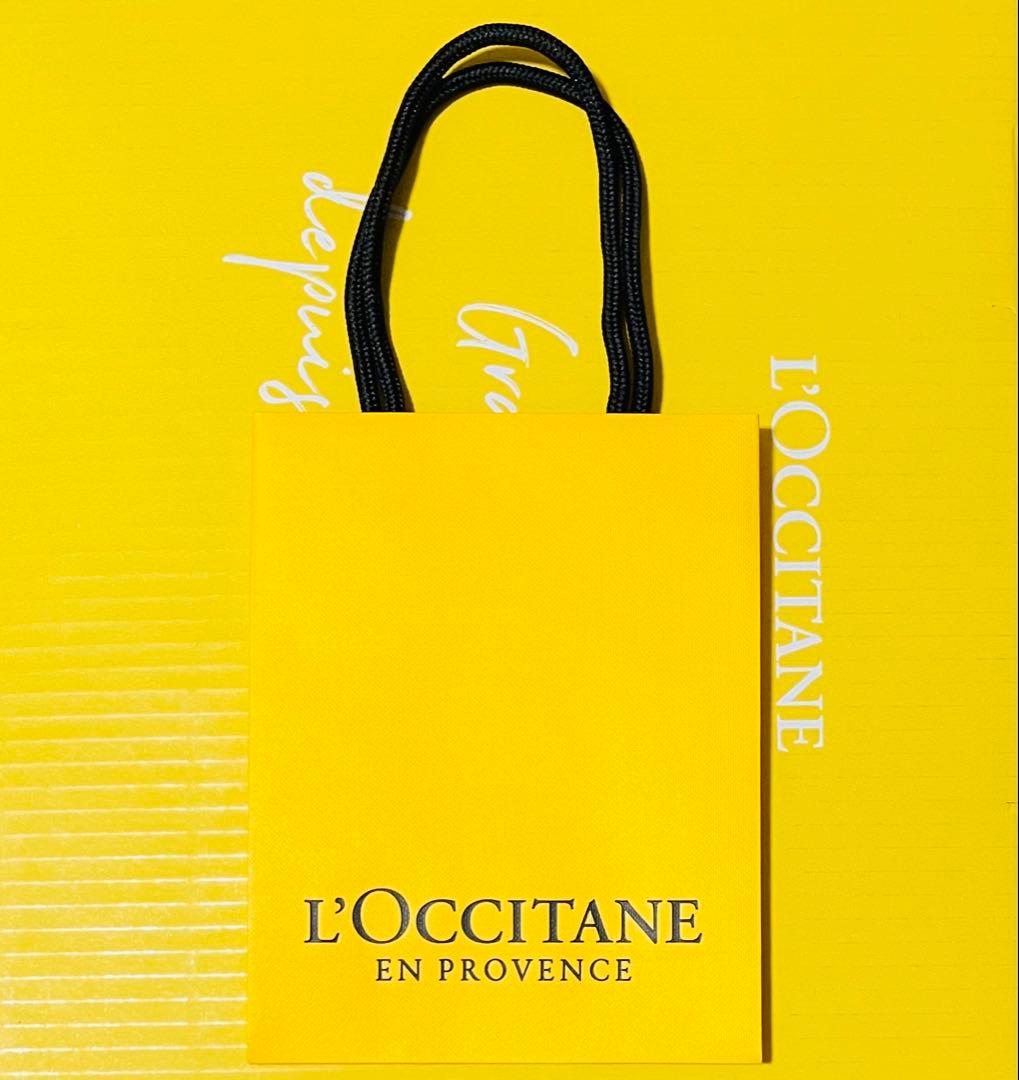 ロクシタン ファイブハーブス リペアリング ヘアケア商品とウッドパドルブラシ