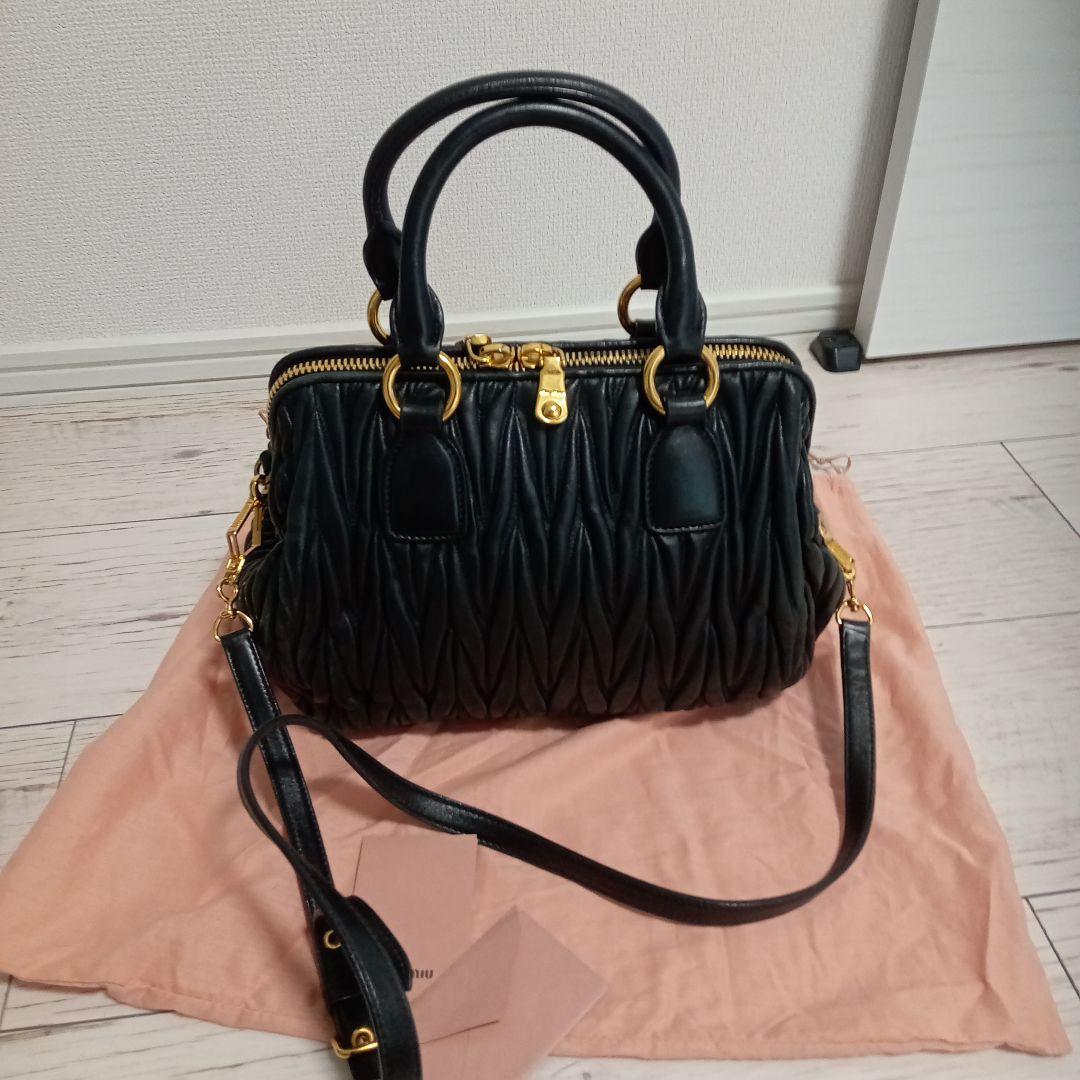 miu miu 黒 レザー バッグ