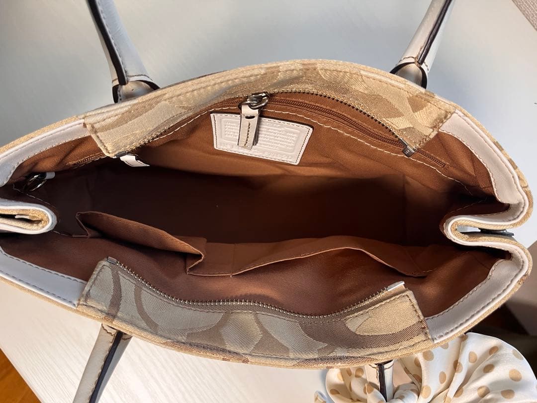 Coach ベージュ ドットリボン トートバッグ