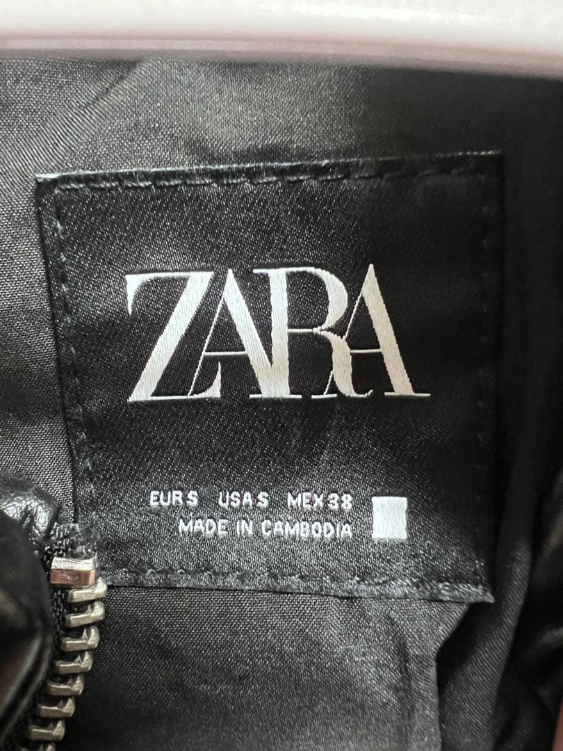 ZARA レザーブラックダウンジャケット