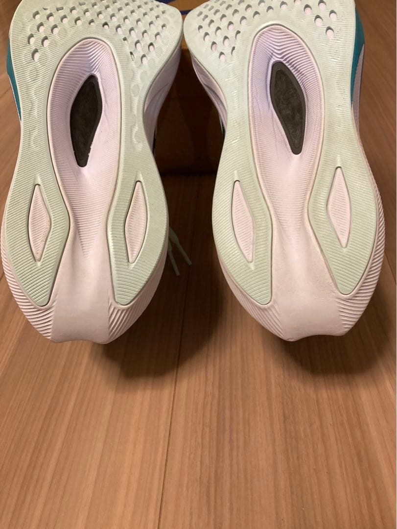 美品　ASICS MAGIC SPEED4 スージングシー/ブラック