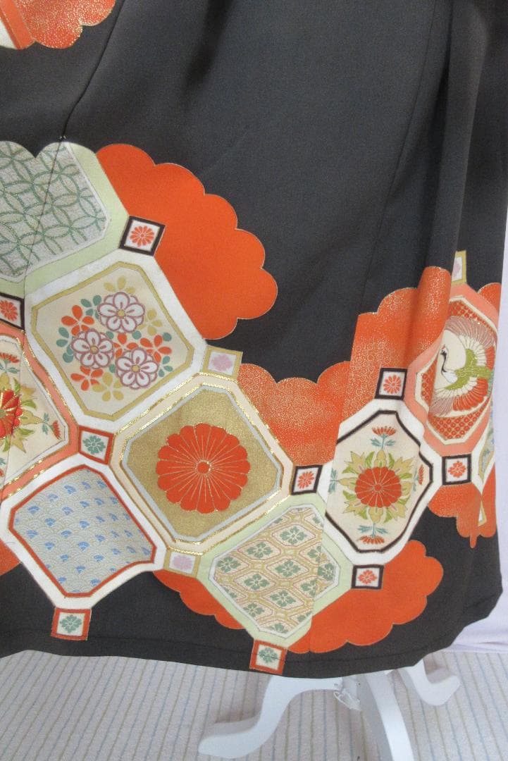 留袖リメイク　金糸刺繍　和風模様長袖ロングワンピース　シルク　ウエストリボン紐付