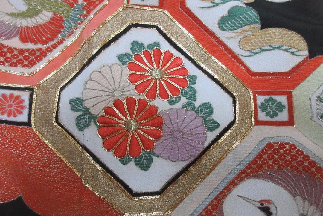 留袖リメイク　金糸刺繍　和風模様長袖ロングワンピース　シルク　ウエストリボン紐付