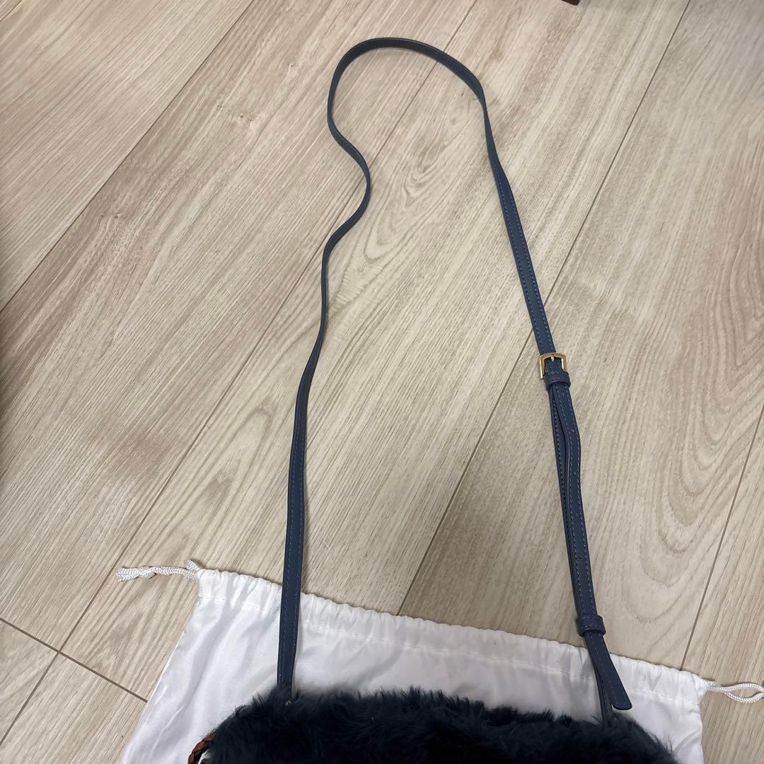 FURLA ブルーファーバッグ