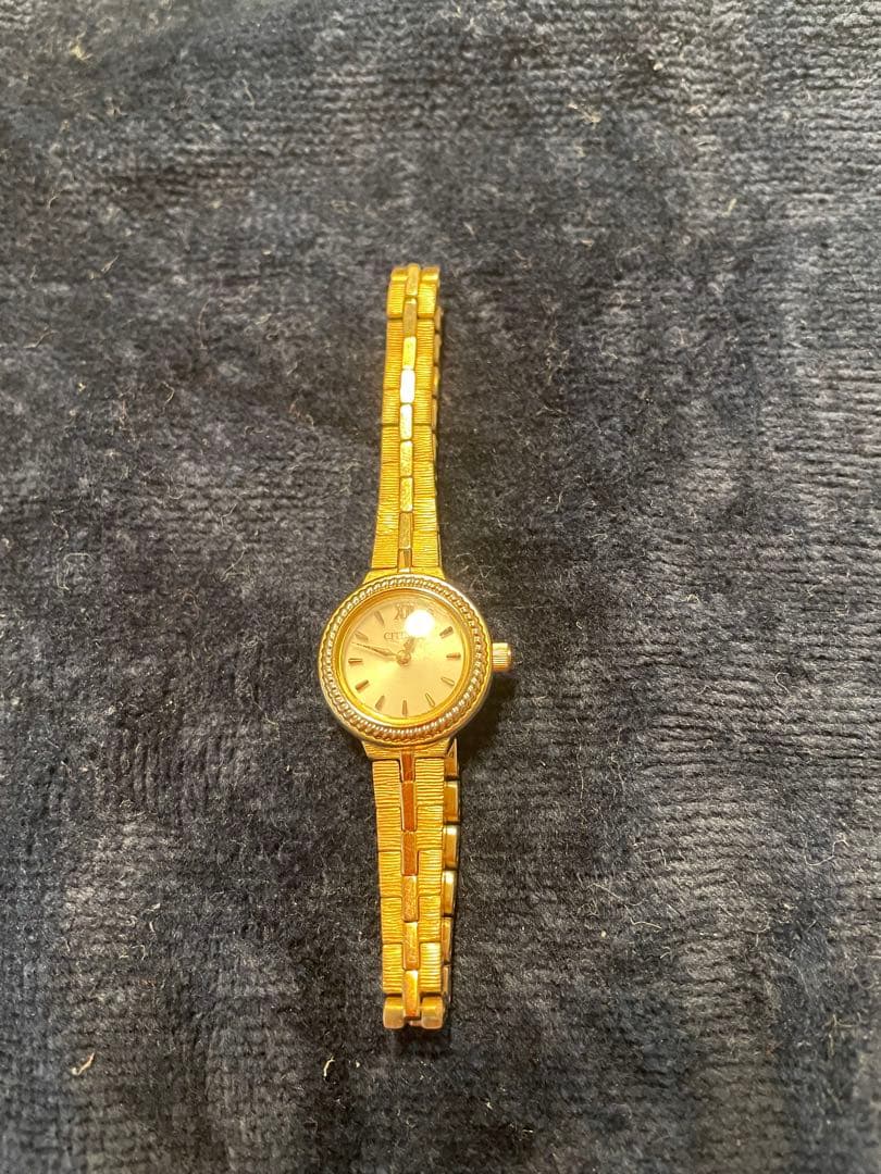 美品　CITIZENレディース kii Eco-Drive ゴールド