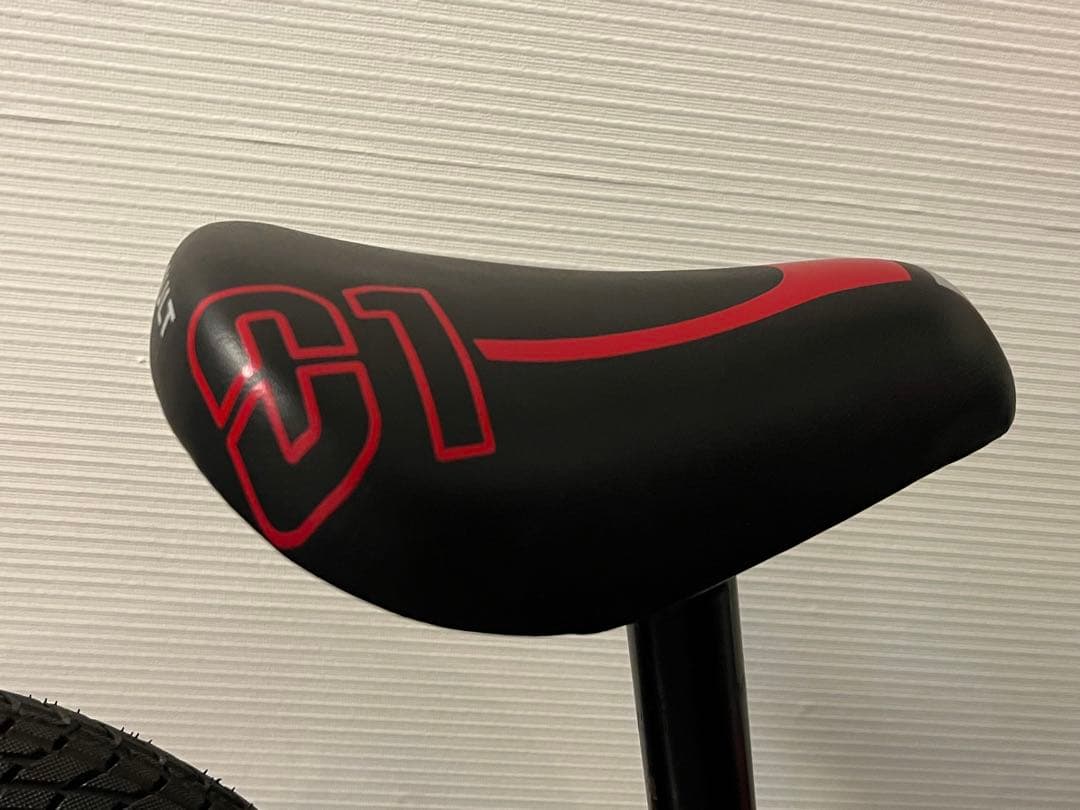 [美品] RENAULT キッズバイク ブラック/レッド　ストライダー