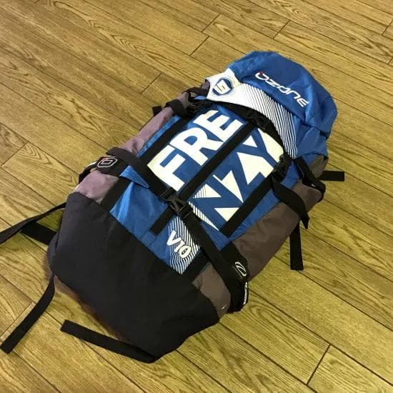 OZONE オゾン【FRENZY V10】9.0バーライン付き スノーカイト
