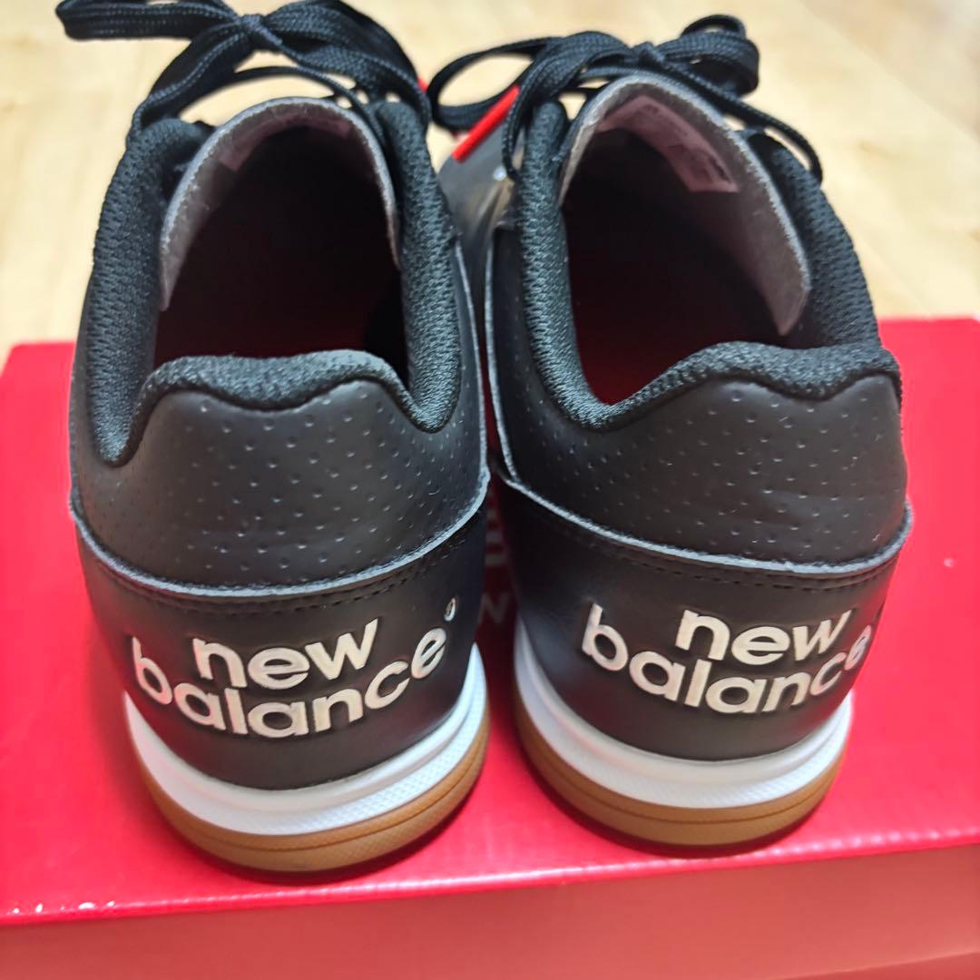 『超美品』ニューバランス　フットサルシューズ　室内用　ブラック　25.0