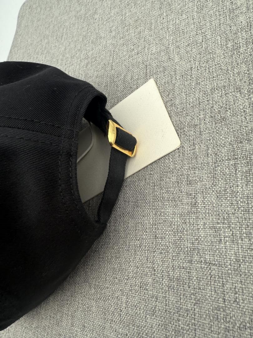 セリーヌ 黒い刺繍ロゴベースボールキャップ