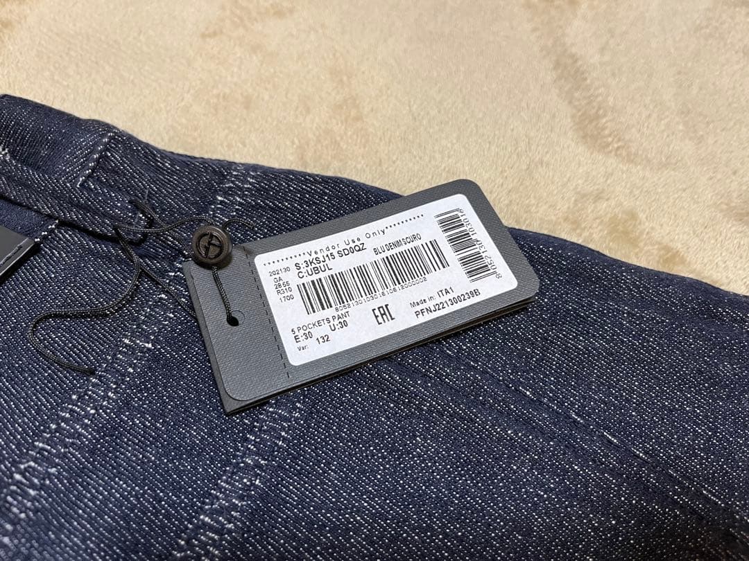 ★新品・未使用★ジョルジオアルマーニ　デニムパンツ