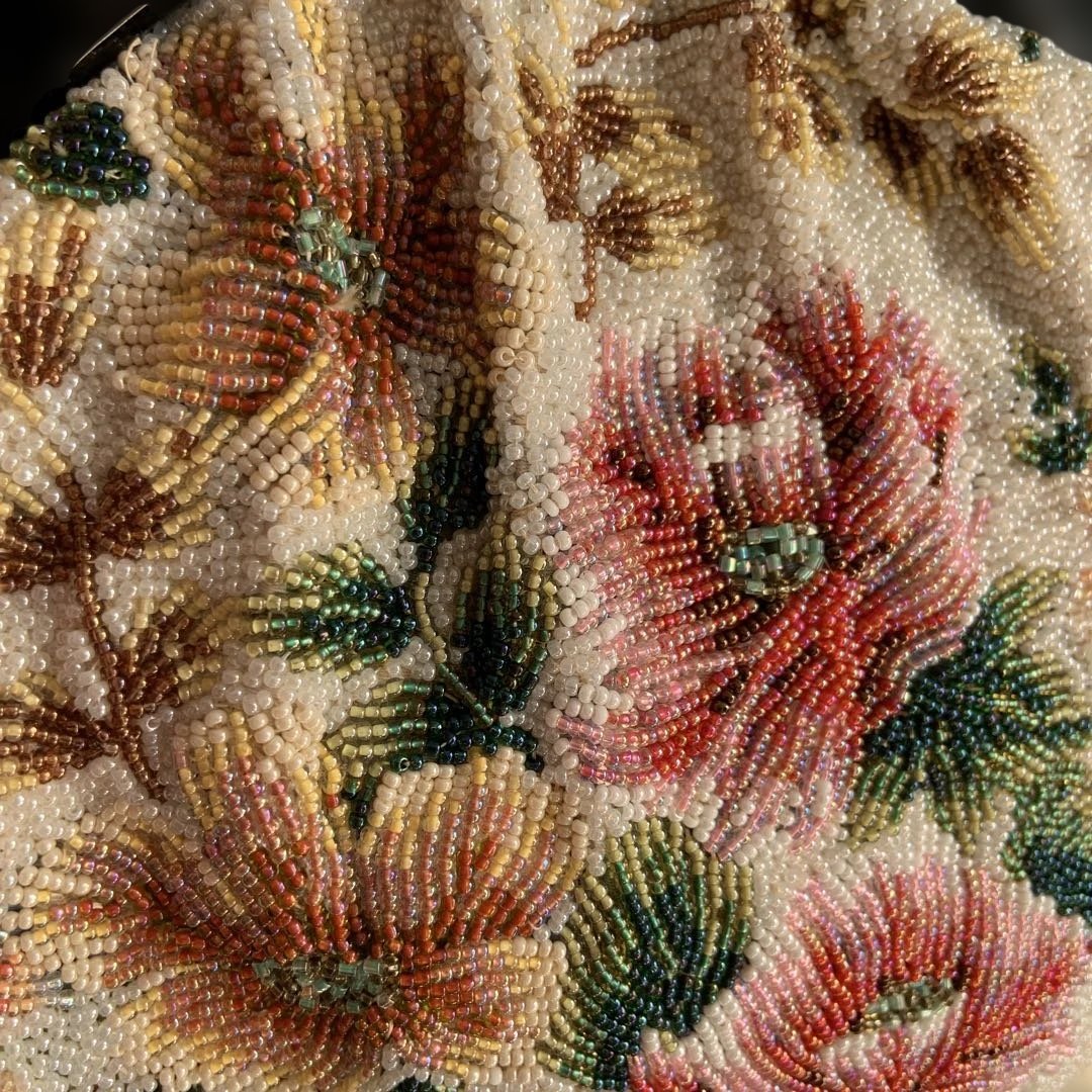 ビーズ　バッグ　手刺繍