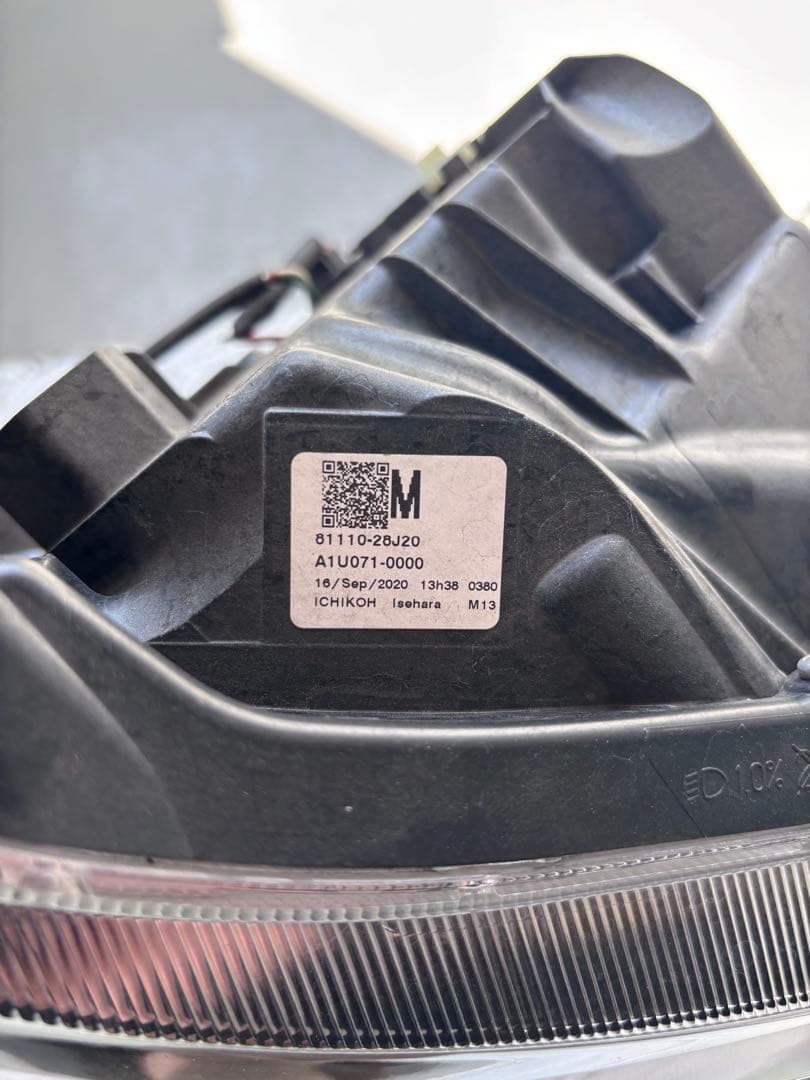 トヨタ80ノア後期ヘッドライトユニット右側中古