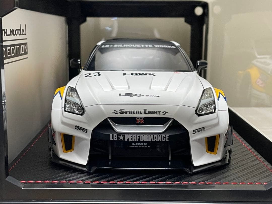 イグニッションモデル 1/18 LB Nissan R35 イエローエンジン付き