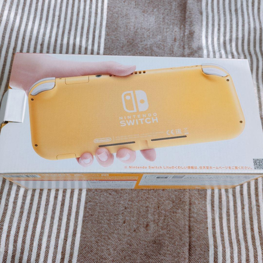 Nintendo Switch Lite イエロー ピカチュウ持ち運びケース付き