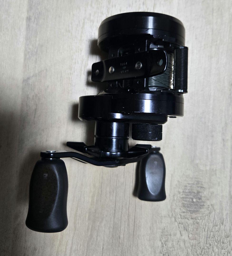 希少廃盤品　 Megabass BLACK JUNGLE リール 右ハンドル