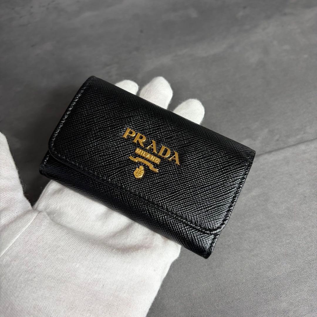 【RFID搭載・新品同等】PRADA サフィアーノレザー 4連 キーケース 黒