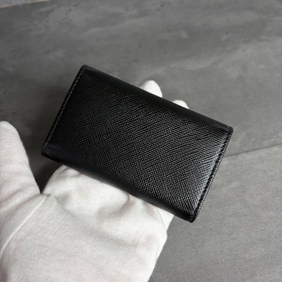 【RFID搭載・新品同等】PRADA サフィアーノレザー 4連 キーケース 黒