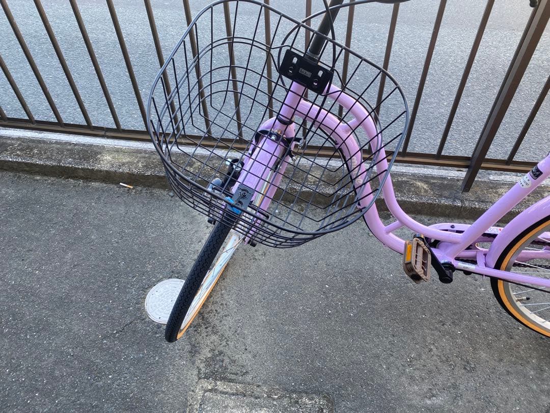 ほぼ新品 自転車 ピンク色