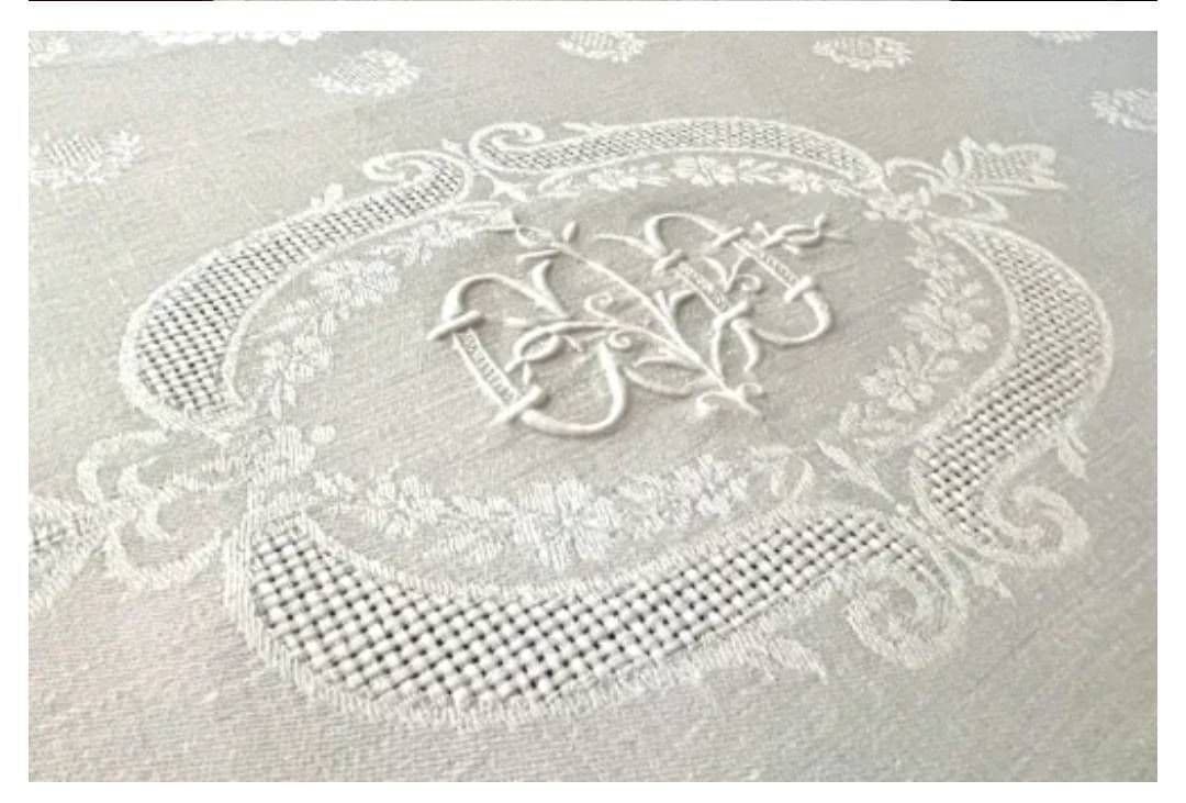 フランスアンティーククッション　モノグラム手刺繍　ホワイト